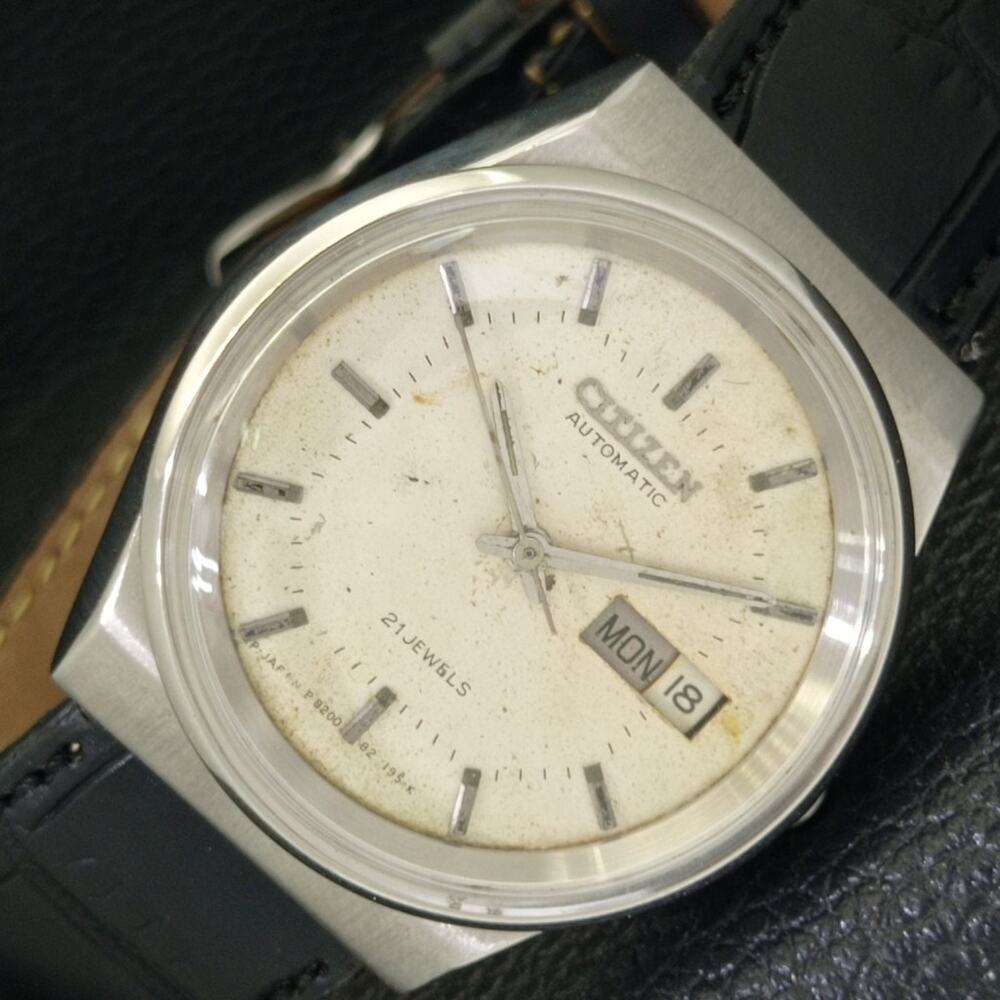 Vintage 1972 Citizen Automatic Mens Silver Watch W/daydate & White accents